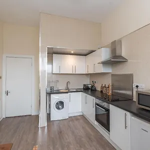 Spacious Ensuite In City Centre - Excellent Location Guest house
